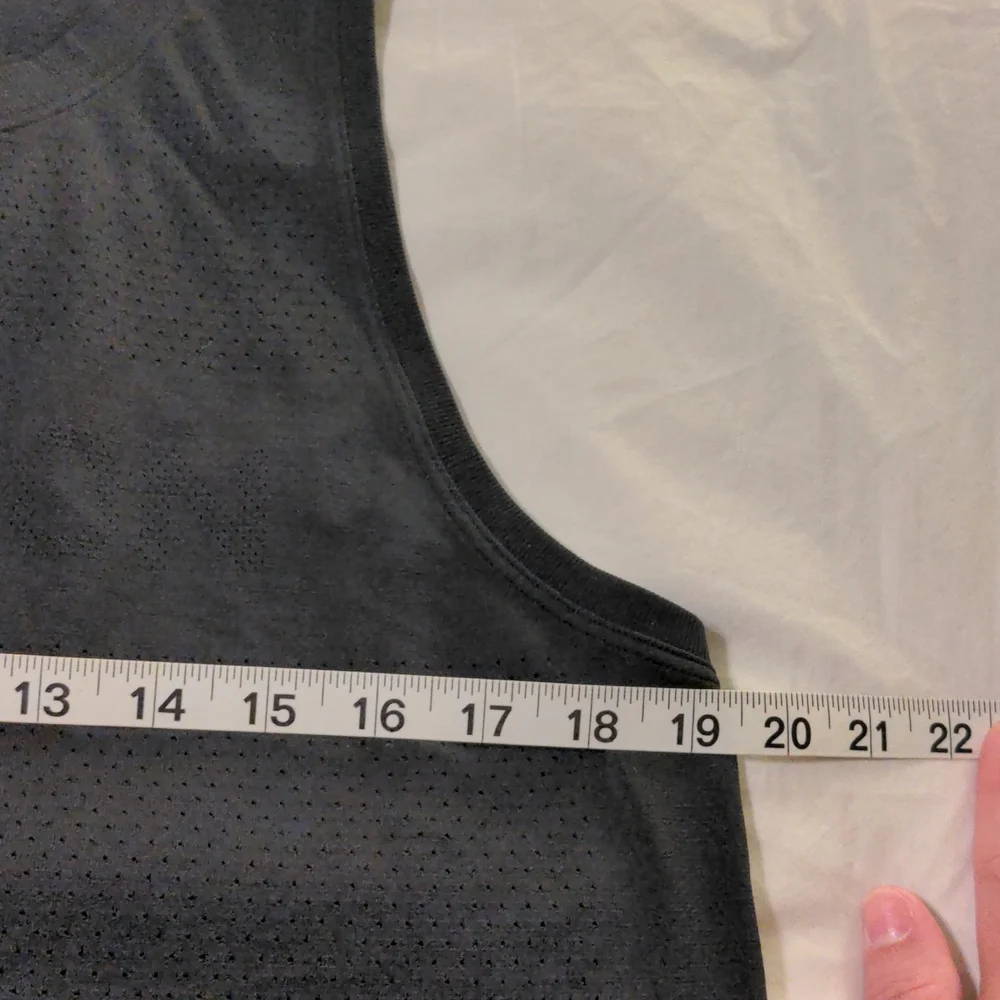 Lululemon Breeze By Muscle Crop Tank *lululemon Black / Black size 10 - Picture 6 of 7